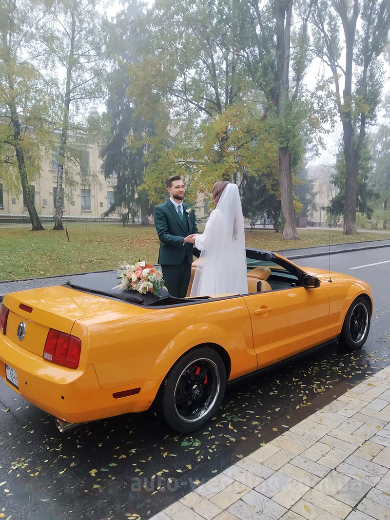 Кабріолет на весілля Ford Mustang GT orange