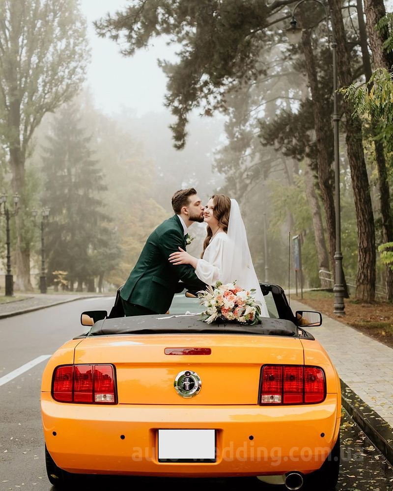 Кабріолет на весілля Ford Mustang GT orange