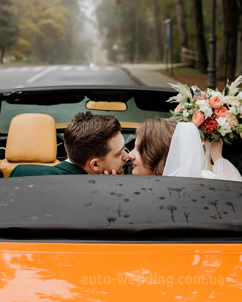 Кабріолет на весілля Ford Mustang GT orange