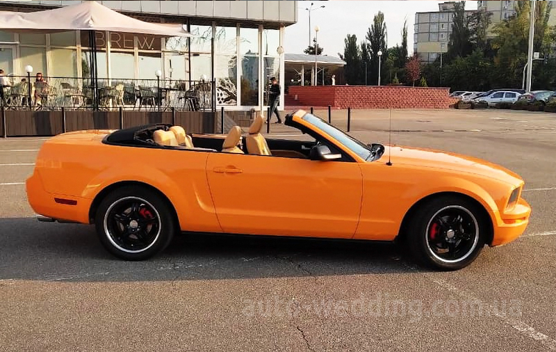 Кабріолет на весілля Ford Mustang GT orange