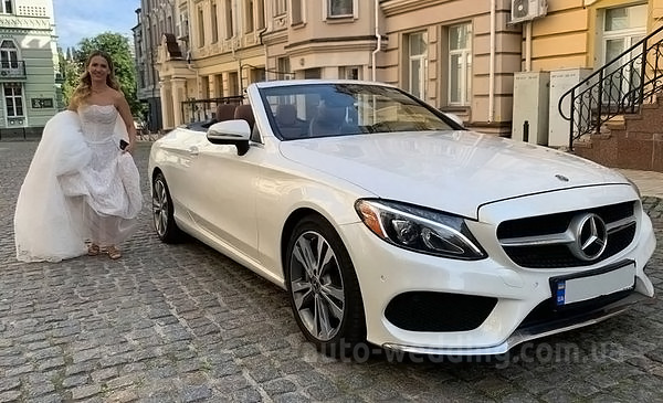 Аренда белого кабриолета Мерседес C300 на свадьбу, видеосъемки и фотосессии с водитилем в Киеве