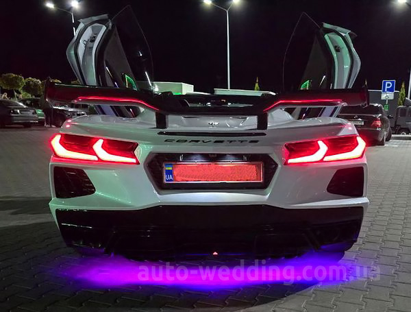 Оренда кабріолета Chevrolete Corvette на відеозйомки, фотосесії з водієм у Києві