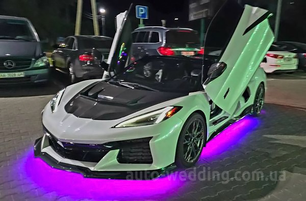 Оренда кабріолета Chevrolete Corvette на весілля, відеозйомки, фотосесії з водієм у Києві