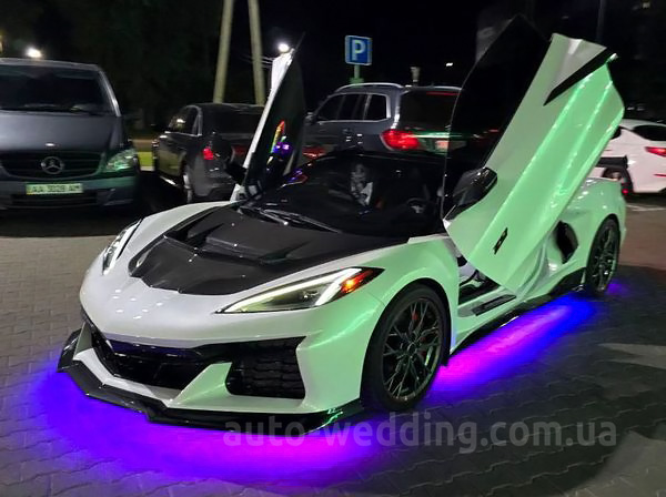 Оренда кабріолета Chevrolete Corvette на весілля, відеозйомки, фотосесії з водієм у Києві