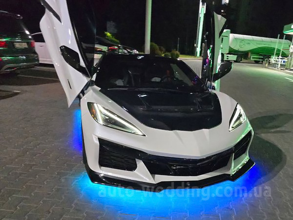 Оренда кабріолета Chevrolete Corvette на весілля, відеозйомки, фотосесії з водієм у Києві