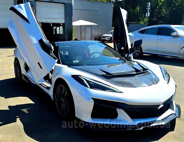 Оренда кабріолета Chevrolete Corvette на весілля, відеозйомки, фотосесії з водієм у Києві