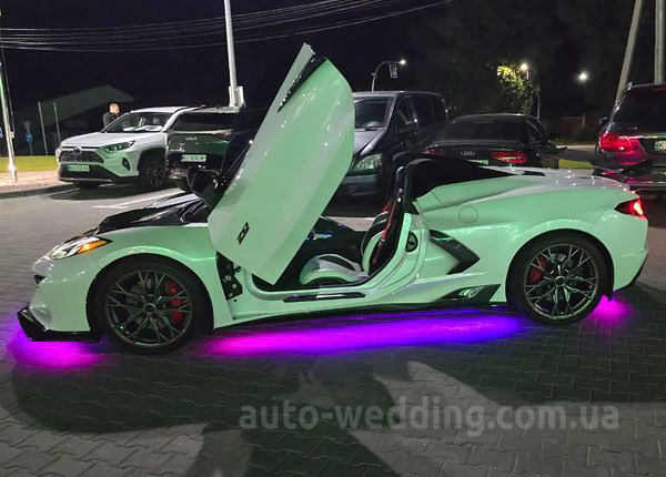 Оренда кабріолета Chevrolete Corvette на весілля, відеозйомки, фотосесії з водієм у Києві