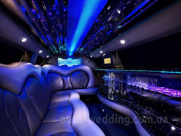 Прокат лімузина Chrysler 300C Rolls-Royse Phantom Galaxy на весілля у Києві