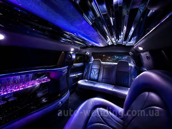 Прокат лімузина Chrysler 300C Rolls-Royse Phantom Galaxy на весілля у Києві