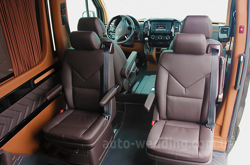 Оренда мікроавтобуса Mercedes Sprinter VIP 8 місць на весілля у Києві