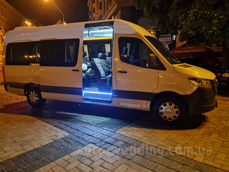 Оренда мікроавтобуса Mercedes Sprinter 12 місць на весілля у Києві
