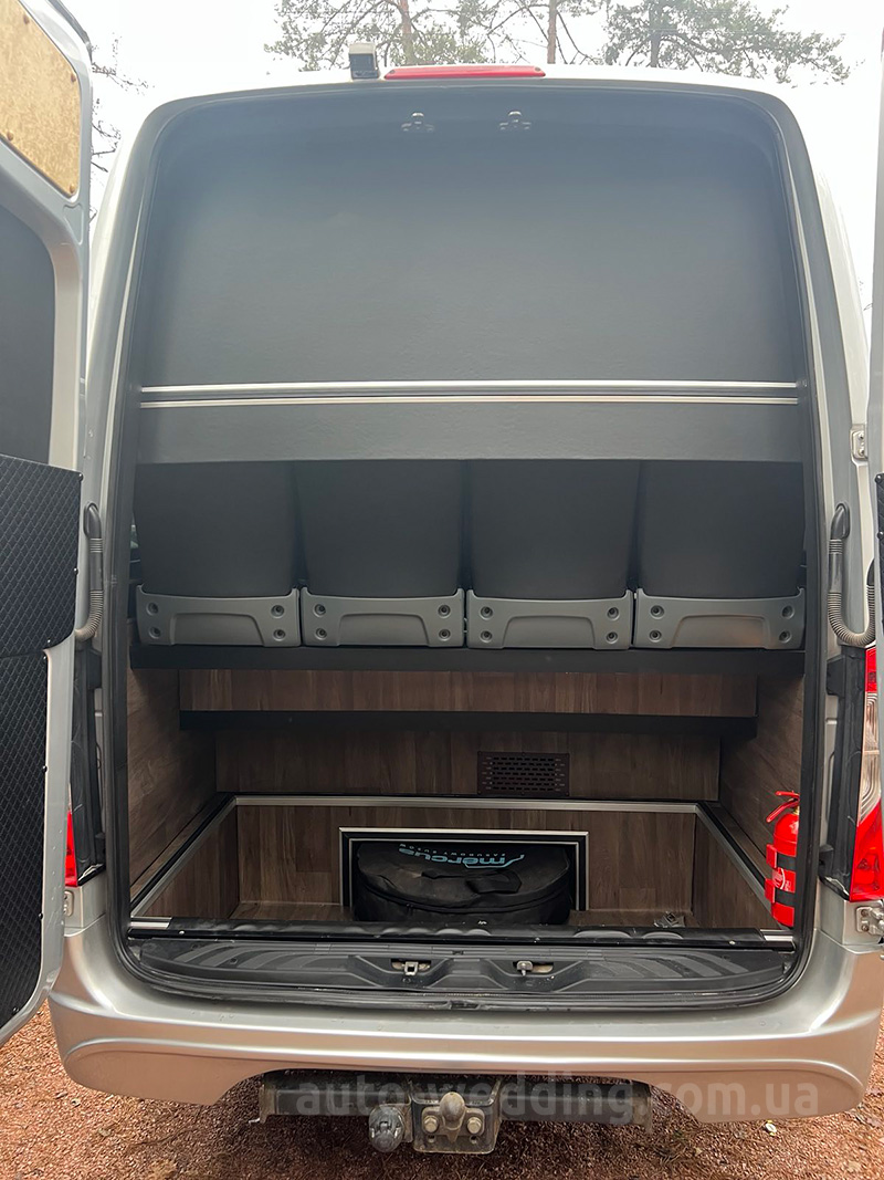 Оренда мікроавтобуса Mercedes Sprinter 23 місця на весілля з водієм у Києві