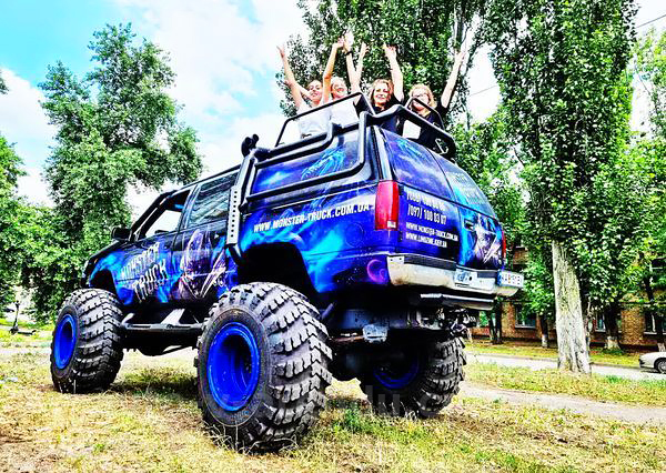Оренда Party Bus Monster Truck Transformer з водієм у Києві