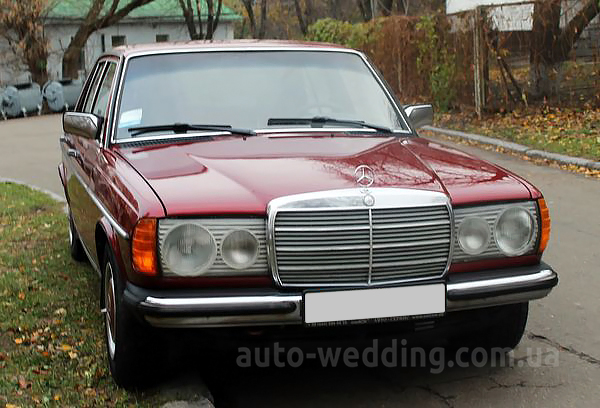 Ретро авто на зйомки Mercedes W123