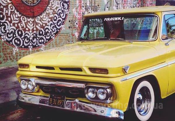 Ретро пікап GMC Food Truck оренда на зйомки реклами, відеокліпів, фотосесій і для фотозон у Києві