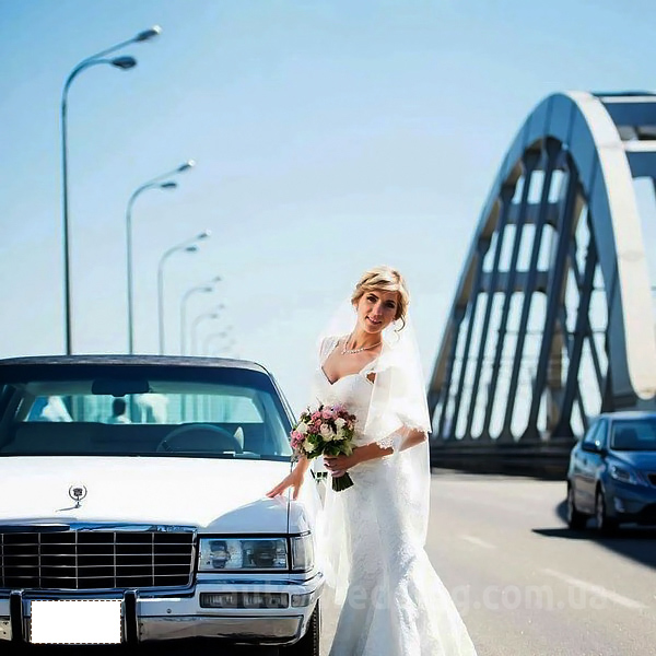 Ретро авто на свадьбу Cadillac Fleetwood белый с водителем в Киеве