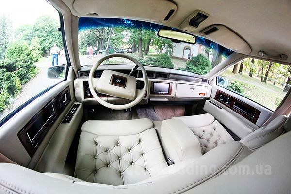 Ретро авто на свадьбу Cadillac Fleetwood белый с водителем в Киеве