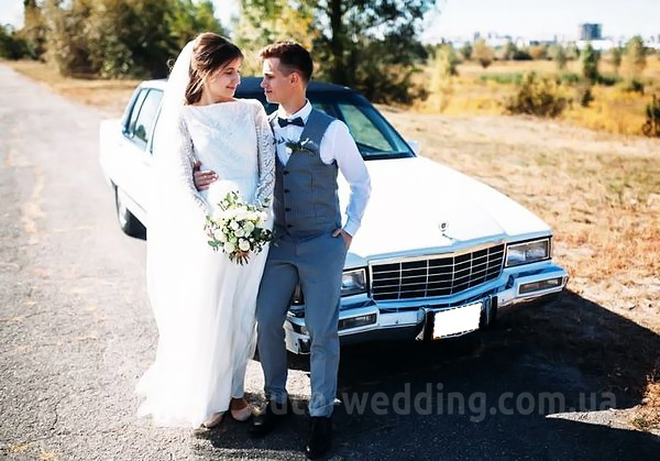 Ретро авто на свадьбу Cadillac Fleetwood белый с водителем в Киеве