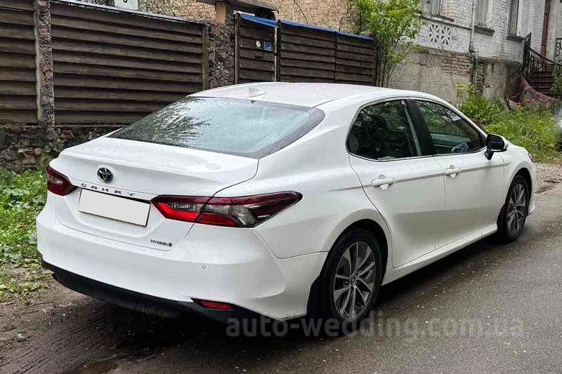 Авто на весілля Toyota Camry V70 white