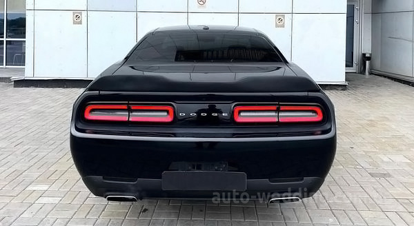 Авто на весілля Dodge Challenger 3.6 чорний з водієм у Києві