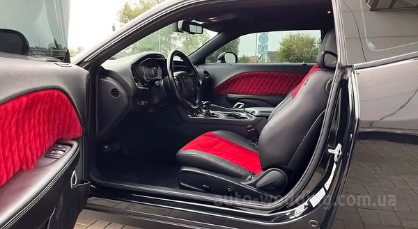 Авто на весілля Dodge Challenger 3.6 чорний з водієм у Києві