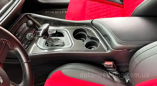 Авто на весілля Dodge Challenger 3.6 чорний з водієм у Києві