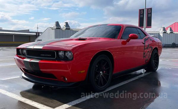 Авто на весілля Dodge Challenger червоний з водієм у Києві