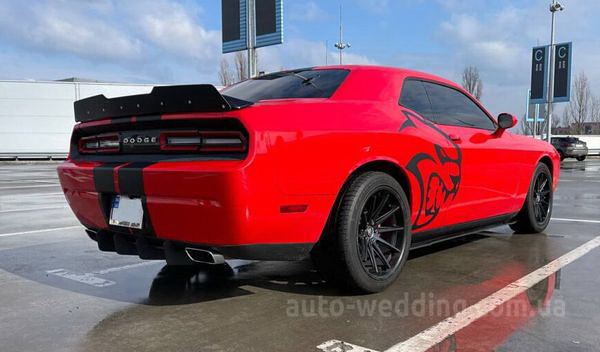 Авто на весілля Dodge Challenger червоний з водієм у Києві