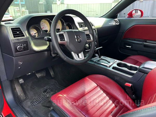 Авто на весілля Dodge Challenger червоний з водієм у Києві