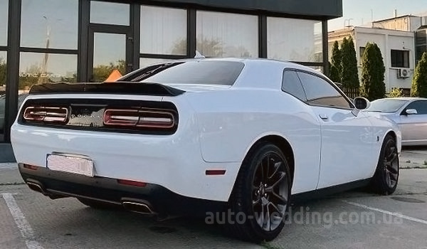 Авто на весілля Dodge Challenger білий з водієм у Києві