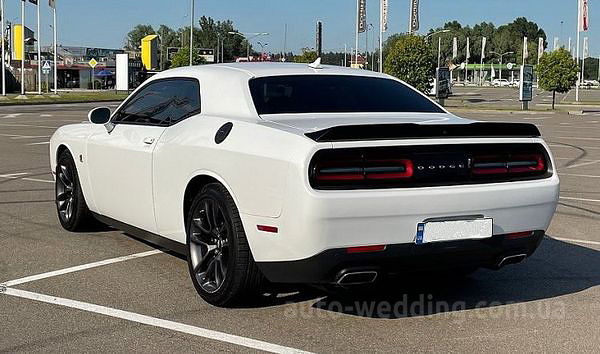 Авто на весілля Dodge Challenger білий з водієм у Києві