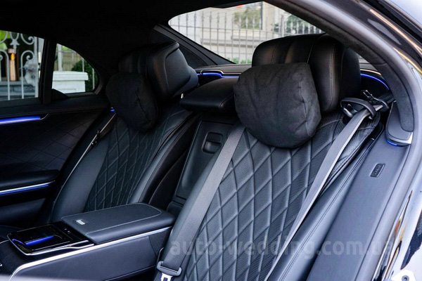 Оренда автомобіля на весілля Mercedes-Benz W223 400d 4MATIC S-class з водієм у Києві