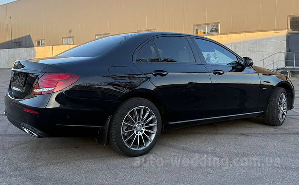 Оренда автомобіля Mercedes-Benz W213 на весілля з водієм у Києві