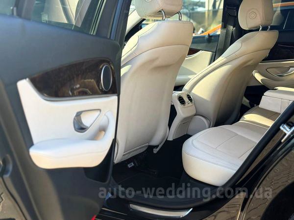 Оренда автомобіля Mercedes-Benz W213 на весілля з водієм у Києві