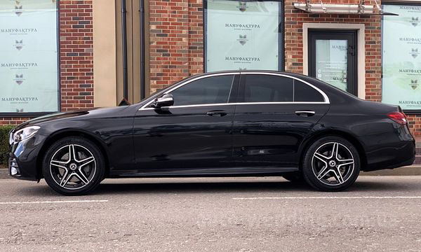 Авто на весілля Mercedes-Benz E-class W213 HIBRYD з водієм у Києві