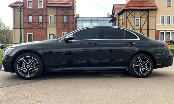 Авто на весілля Mercedes-Benz E-class W213 HIBRYD з водієм у Києві