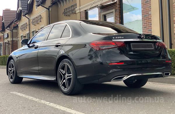 Авто на весілля Mercedes-Benz E-class W213 HIBRYD з водієм у Києві