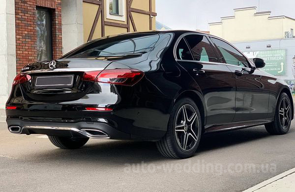 Авто на весілля Mercedes-Benz E-class W213 HIBRYD з водієм у Києві