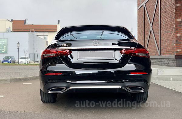 Авто на весілля Mercedes-Benz E-class W213 HIBRYD з водієм у Києві
