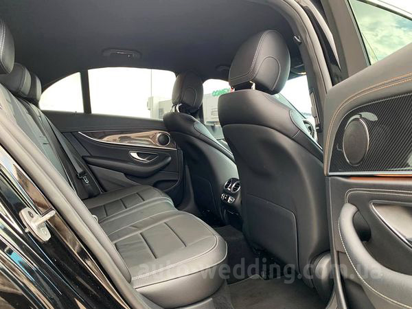 Авто на весілля Mercedes-Benz E-class W213 HIBRYD з водієм у Києві