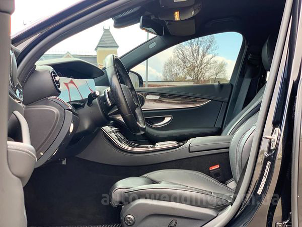 Авто на весілля Mercedes-Benz E-class W213 HIBRYD з водієм у Києві