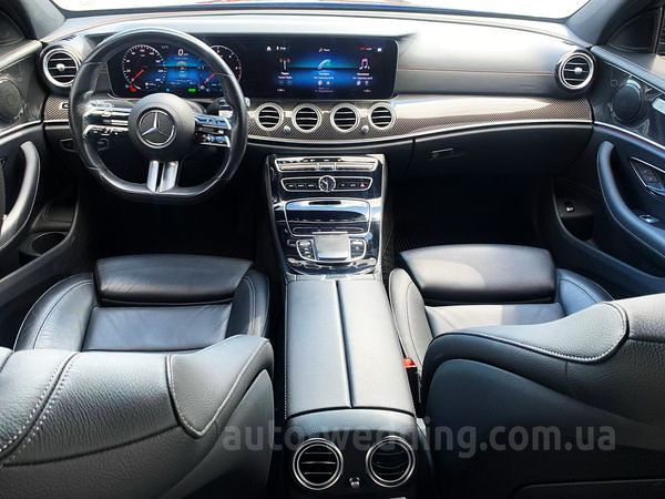 Авто на весілля Mercedes-Benz E-class W213 HIBRYD з водієм у Києві