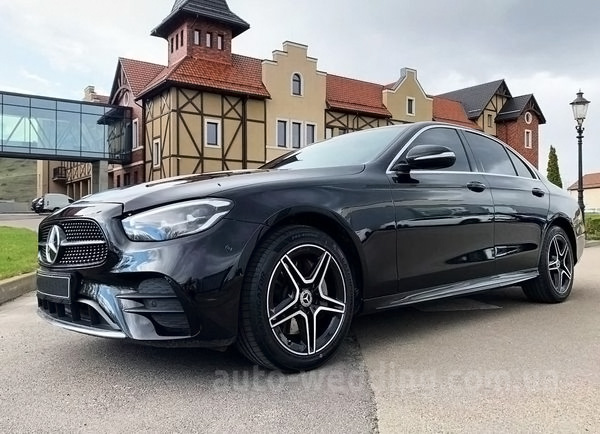 Авто на весілля Mercedes-Benz E-class W213 HIBRYD з водієм у Києві