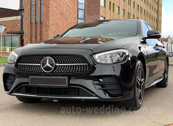 Авто на весілля Mercedes-Benz E-class W213 HIBRYD з водієм у Києві