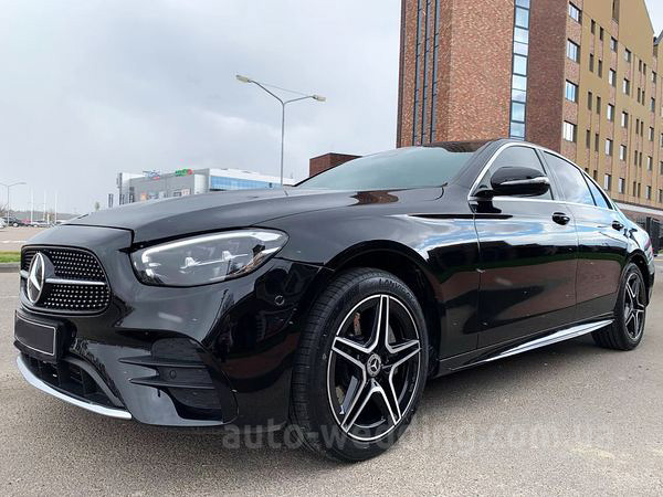 Авто на весілля Mercedes-Benz E-class W213 HIBRYD з водієм у Києві