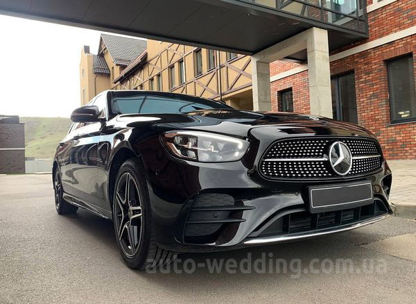 Авто на весілля Mercedes-Benz E-class W213 HIBRYD з водієм у Києві