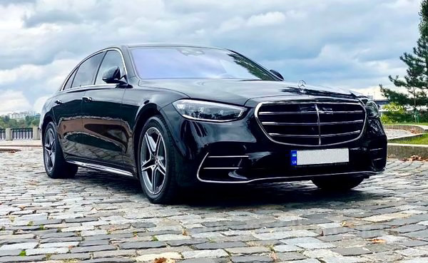 Оренда автомобіля на весілля Mercedes-Benz W223 S560 AMG S-class vip з водієм у Києві