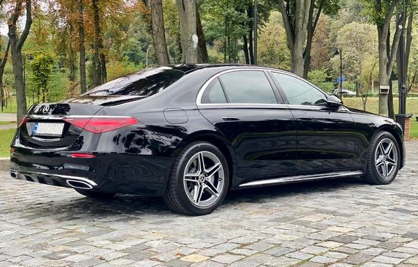Оренда автомобіля на весілля Mercedes-Benz W223 S560 AMG S-class vip з водієм у Києві