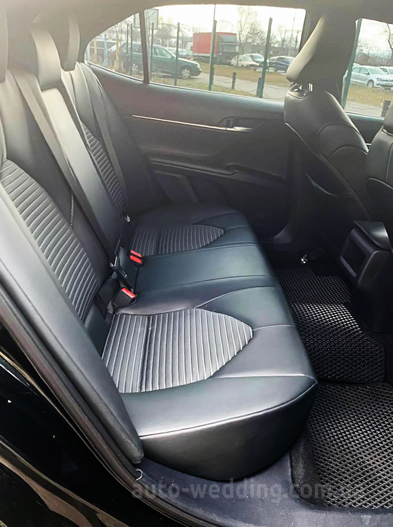 Авто на весілля Toyota Camry V70 Hybrid 2020 з водієм у Києві