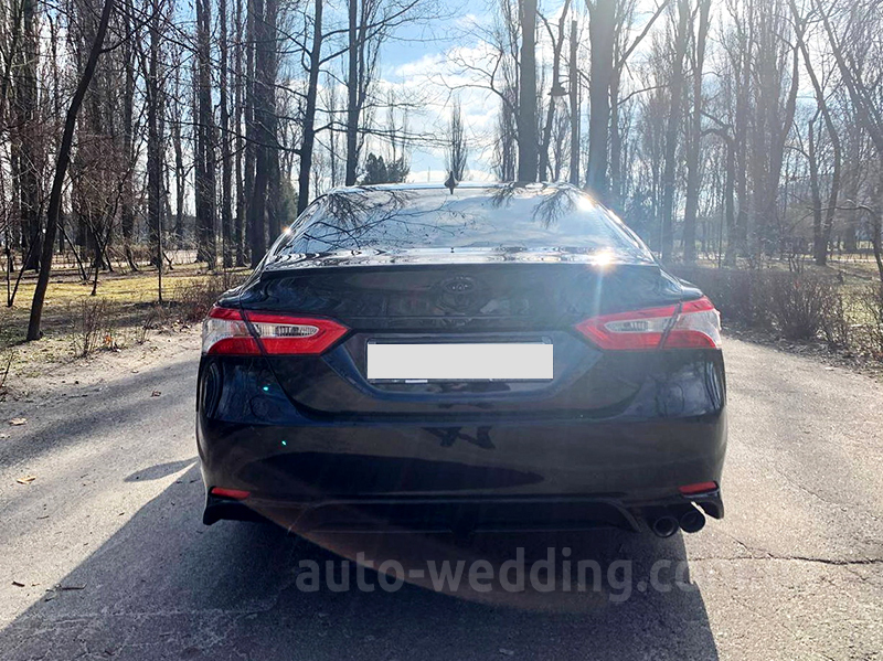 Авто на весілля Toyota Camry V70 Hybrid 2020 з водієм у Києві